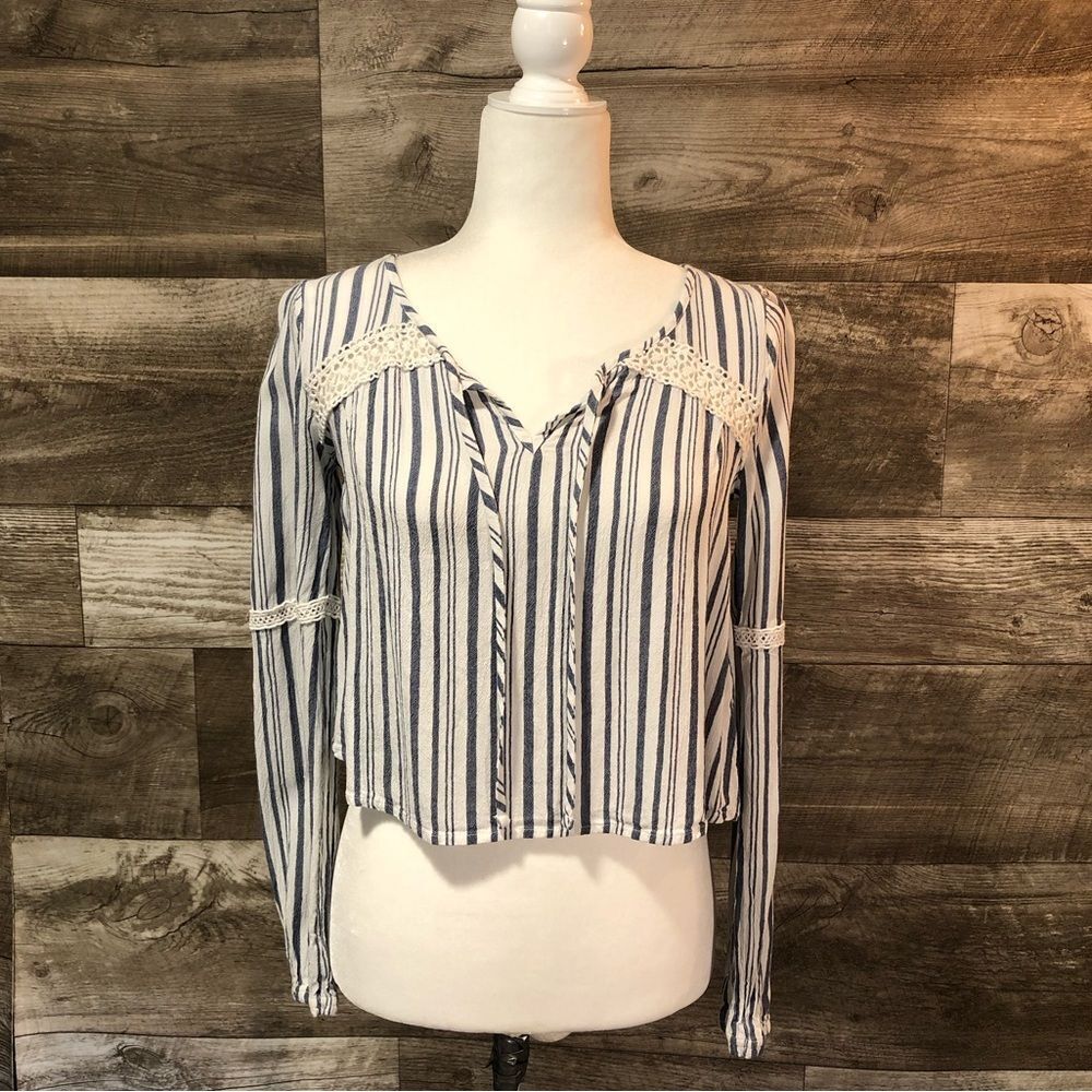 Hollister navy and white striped long sleeve cropped blouse - XS